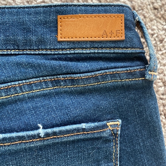 A&F skinny jeans with tags - Picture 3 of 6
